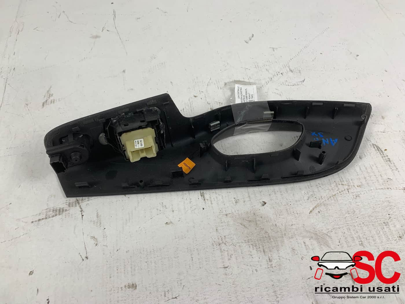 PULSANTIERA ANTERIORE SINISTRA RENAULT Trafic Serie 254118722R (14>)