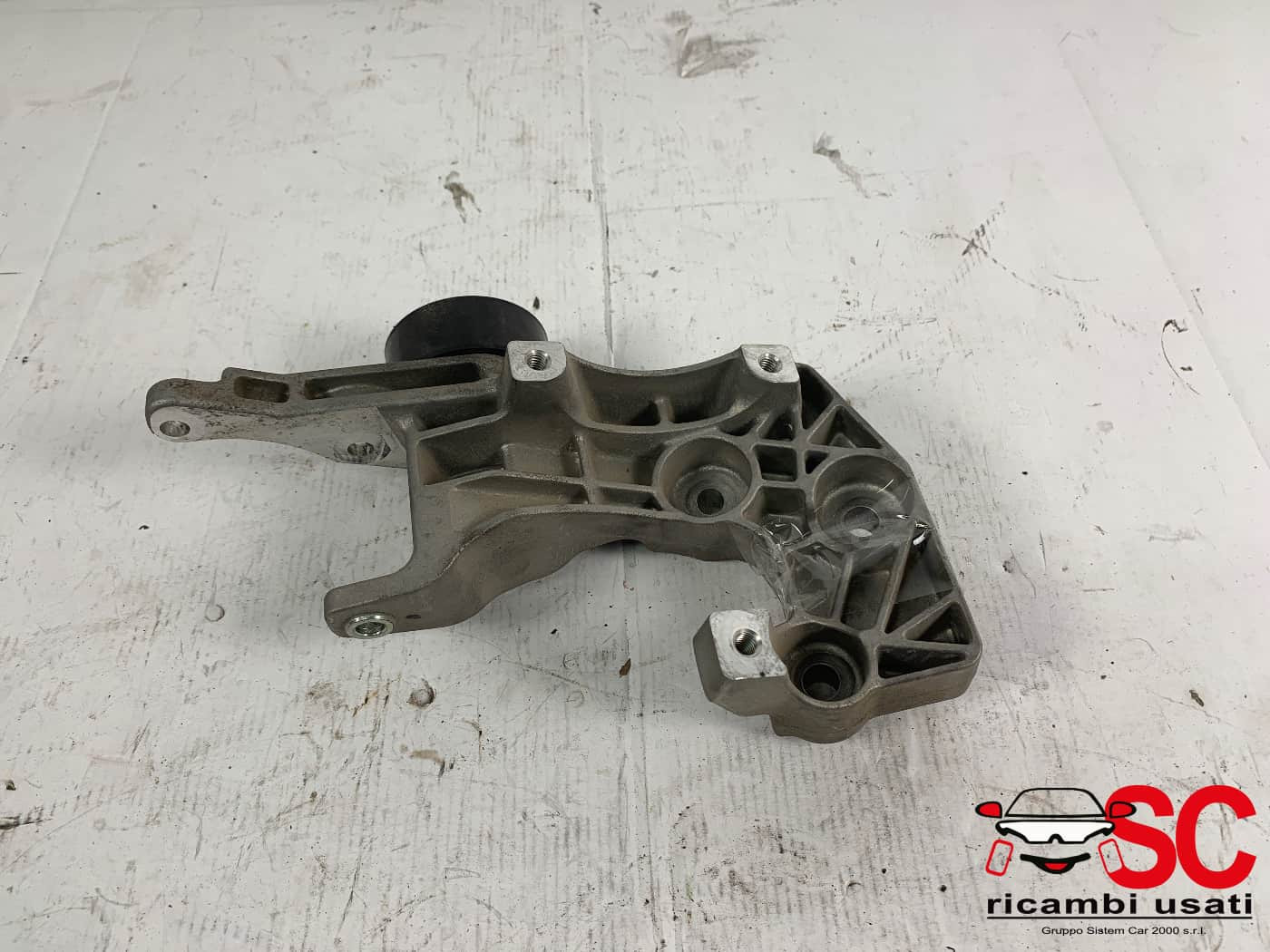 55576769 STAFFA SUPPORTO COMPRESSORE OPEL Mokka 1° Serie diesel