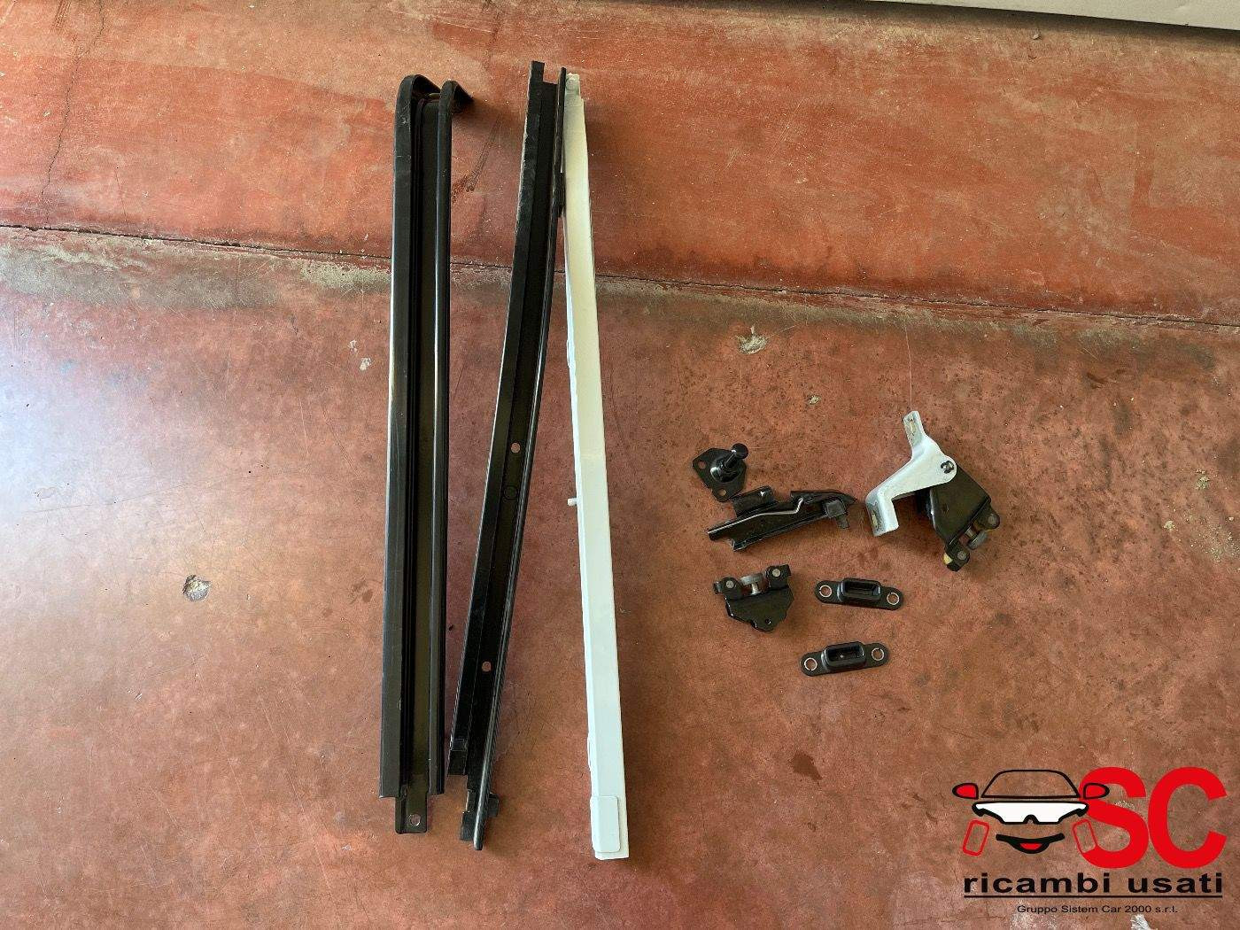 745906706R GUIDA PORTA SCORREVOLE DESTRA RENAULT Express Serie diesel