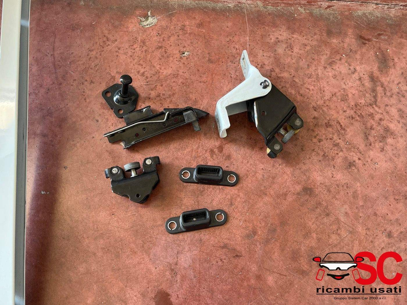 745906706R GUIDA PORTA SCORREVOLE DESTRA RENAULT Express Serie diesel