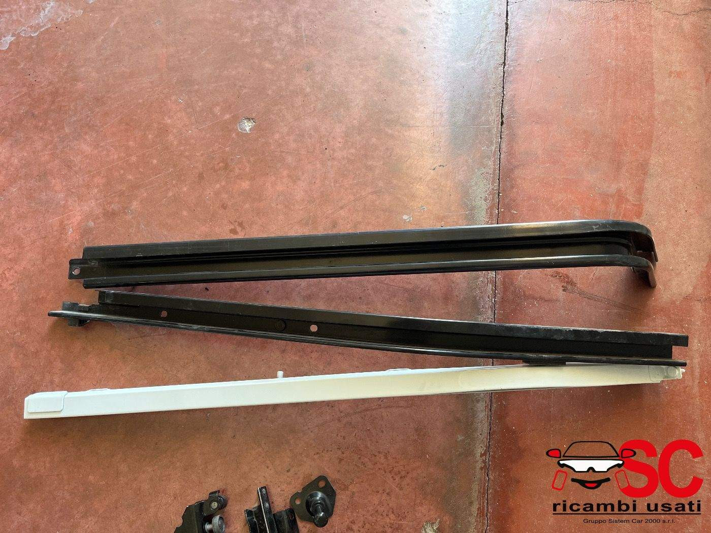 745906706R GUIDA PORTA SCORREVOLE DESTRA RENAULT Express Serie diesel