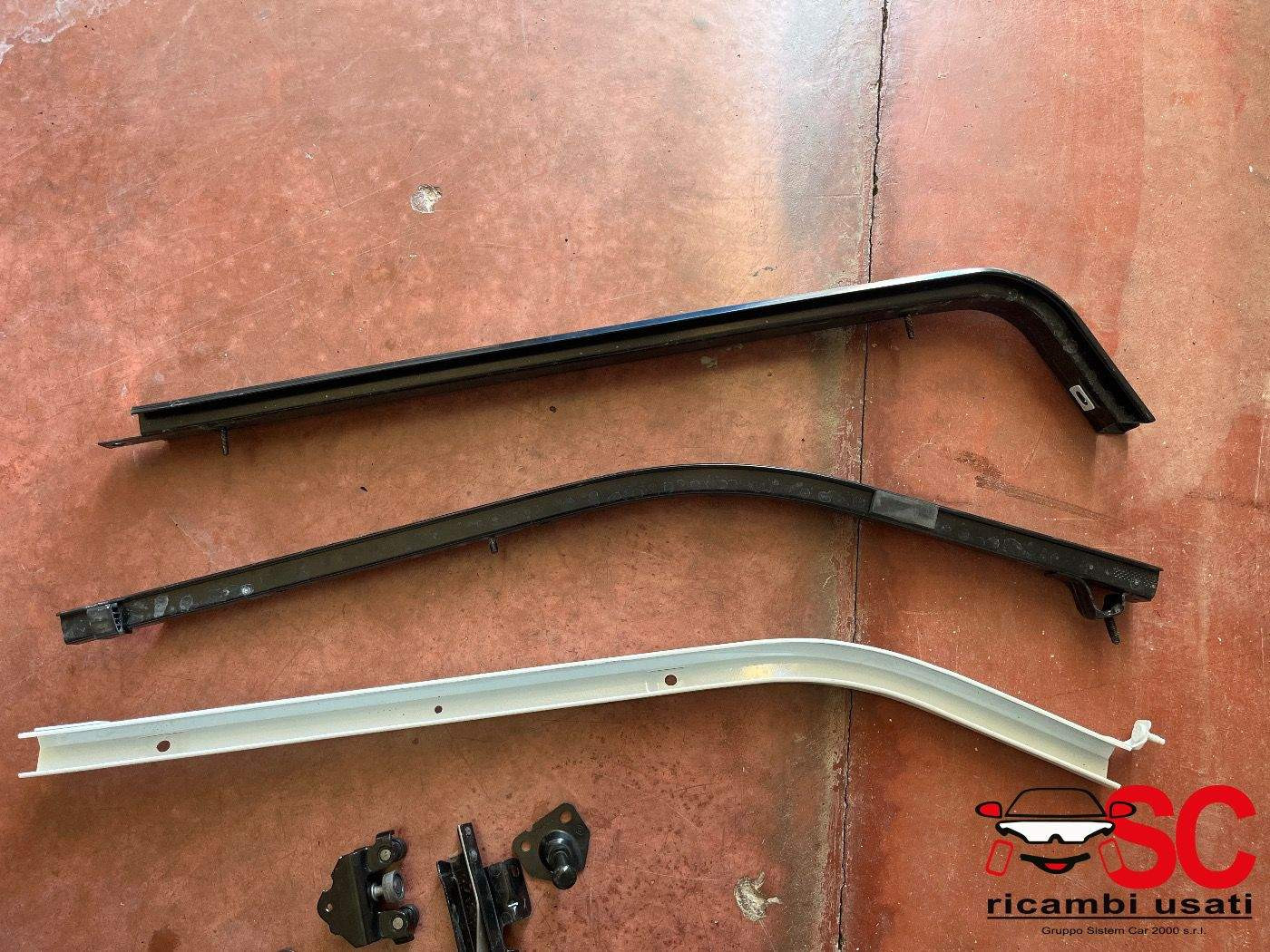745906706R GUIDA PORTA SCORREVOLE DESTRA RENAULT Express Serie diesel
