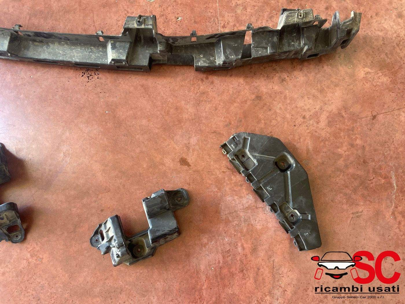 SUPPORTI PARAURTI POSTERIORE RENAULT Express Serie 850424418R (20>)