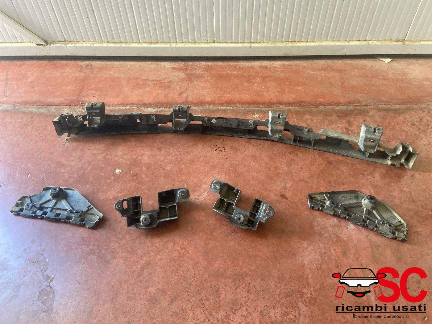 SUPPORTI PARAURTI POSTERIORE RENAULT Express Serie 850424418R (20>)
