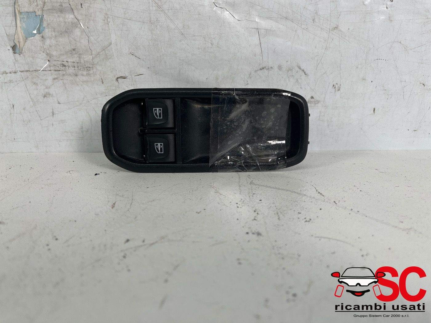 PULSANTIERA ANTERIORE SINISTRA RENAULT Express Serie 254112588R (20>)