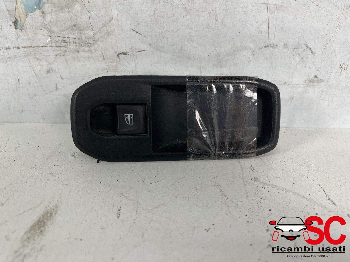 809609000R PULSANTE ALZAVETRO ANTERIORE DX RENAULT Express Serie diesel