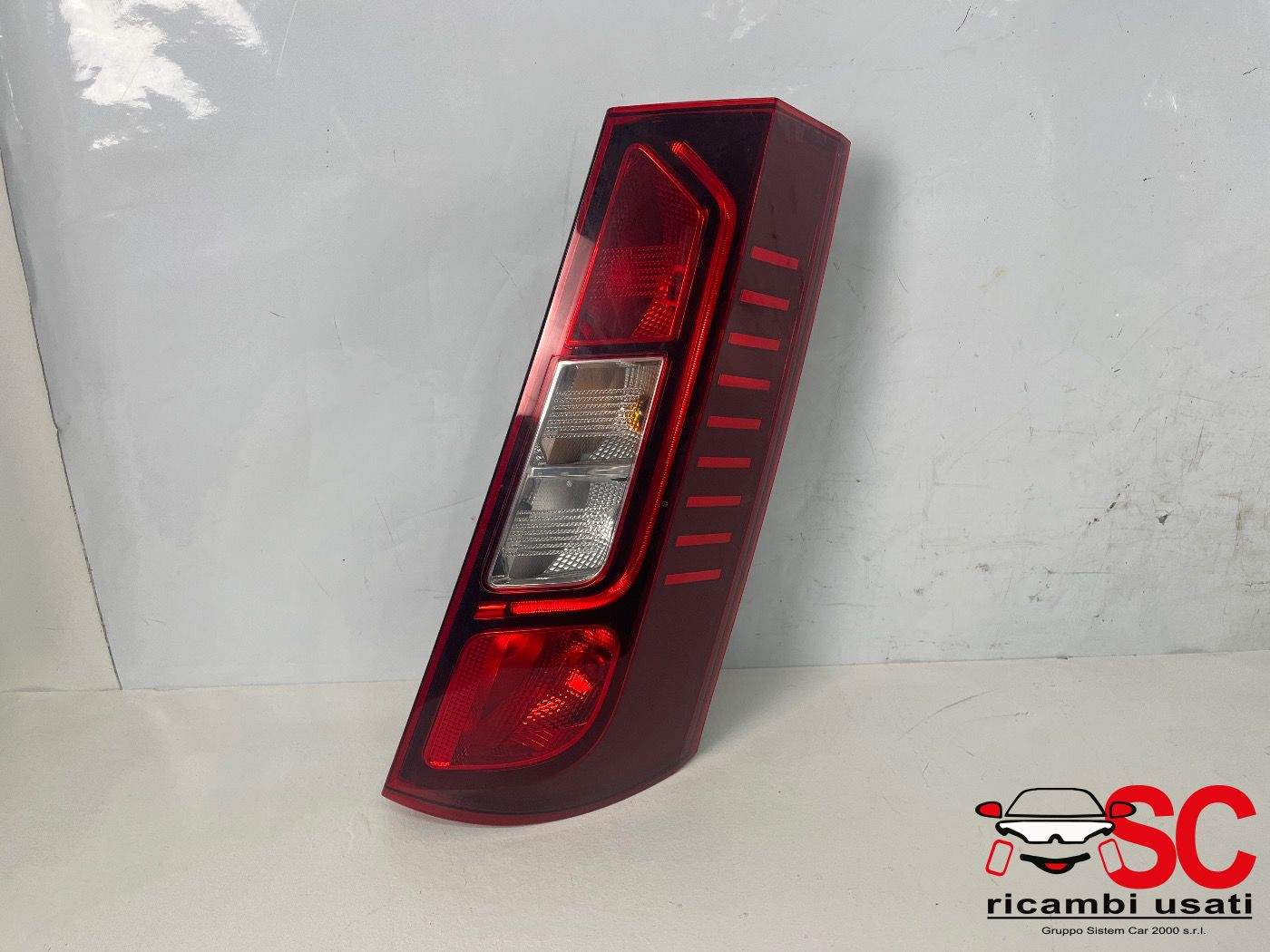 STOP FANALE POSTERIORE DESTRO RENAULT Express Serie 265504482R (20>)