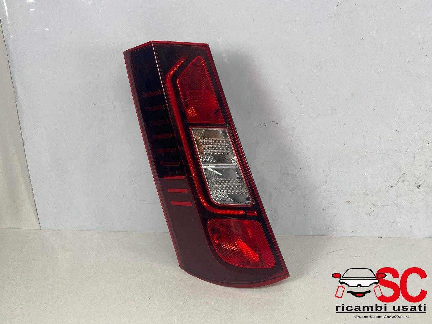 STOP FANALE POSTERIORE SINISTRO RENAULT Express Serie 265552205R (20>)