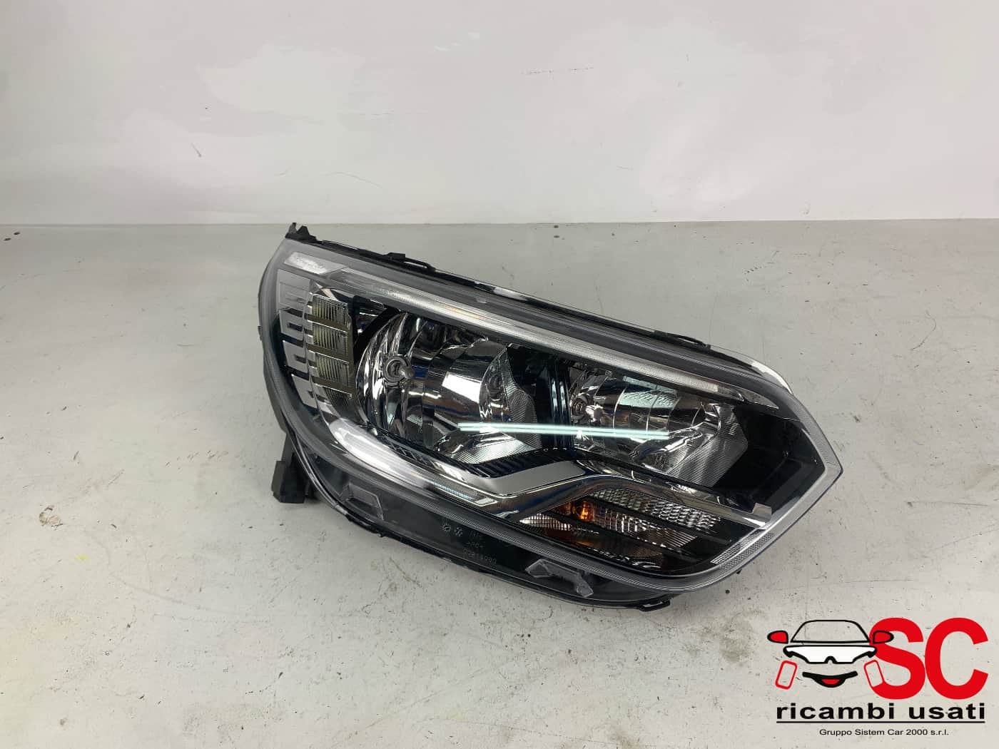 FARO ANTERIORE DESTRO RENAULT Express Serie 260605755R (20>)
