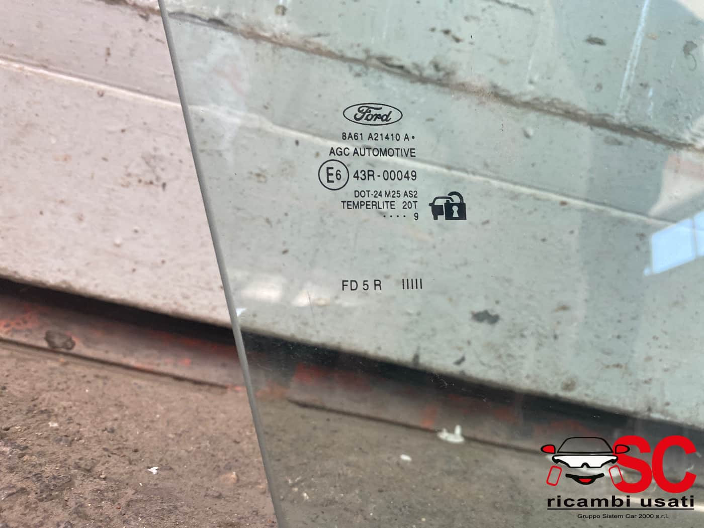 VETRO SCENDENTE ANTERIORE DESTRO FORD Fiesta 6° Serie (08>17)