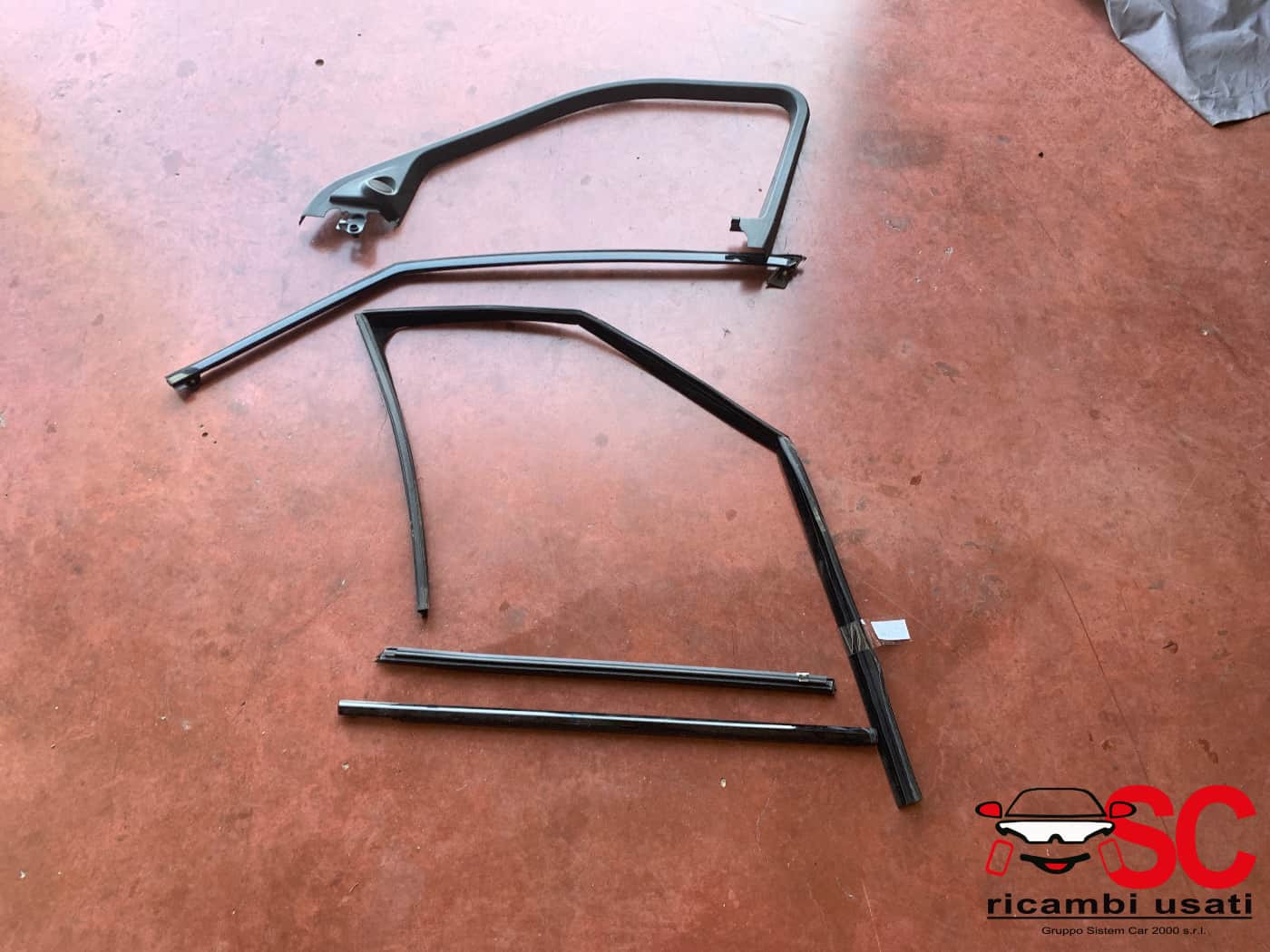 GUARNIZIONE PORTIERA ANTERIORE DESTRA LAND ROVER Range Rover Evoque 1° Serie (11>)