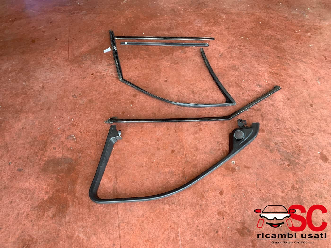 GUARNIZIONE PORTIERA ANTERIORE DESTRA LAND ROVER Range Rover Evoque 1° Serie (11>)