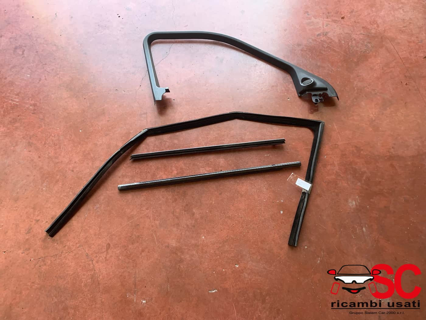 GUARNIZIONE PORTIERA ANTERIORE SINISTRA LAND ROVER Range Rover Evoque 1° Serie (11>)