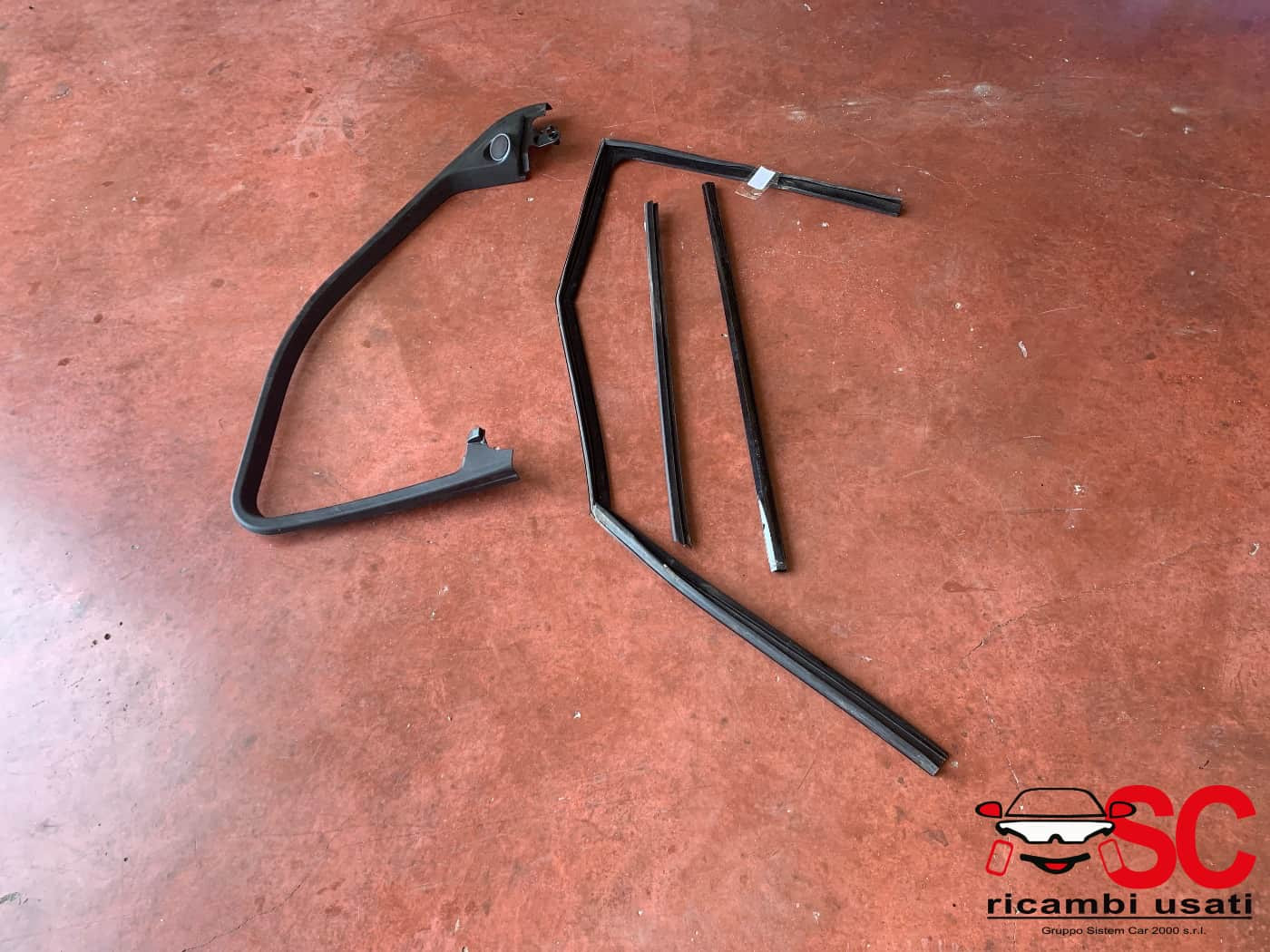 GUARNIZIONE PORTIERA ANTERIORE SINISTRA LAND ROVER Range Rover Evoque 1° Serie (11>)