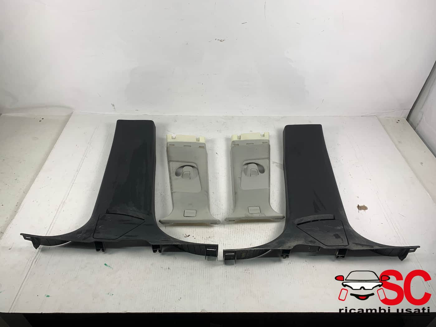 RIVESTIMENTO MONTANTE CENTRALE LAND ROVER Range Rover Evoque 1° Serie BJ32243A87AJ8LBM (11>)