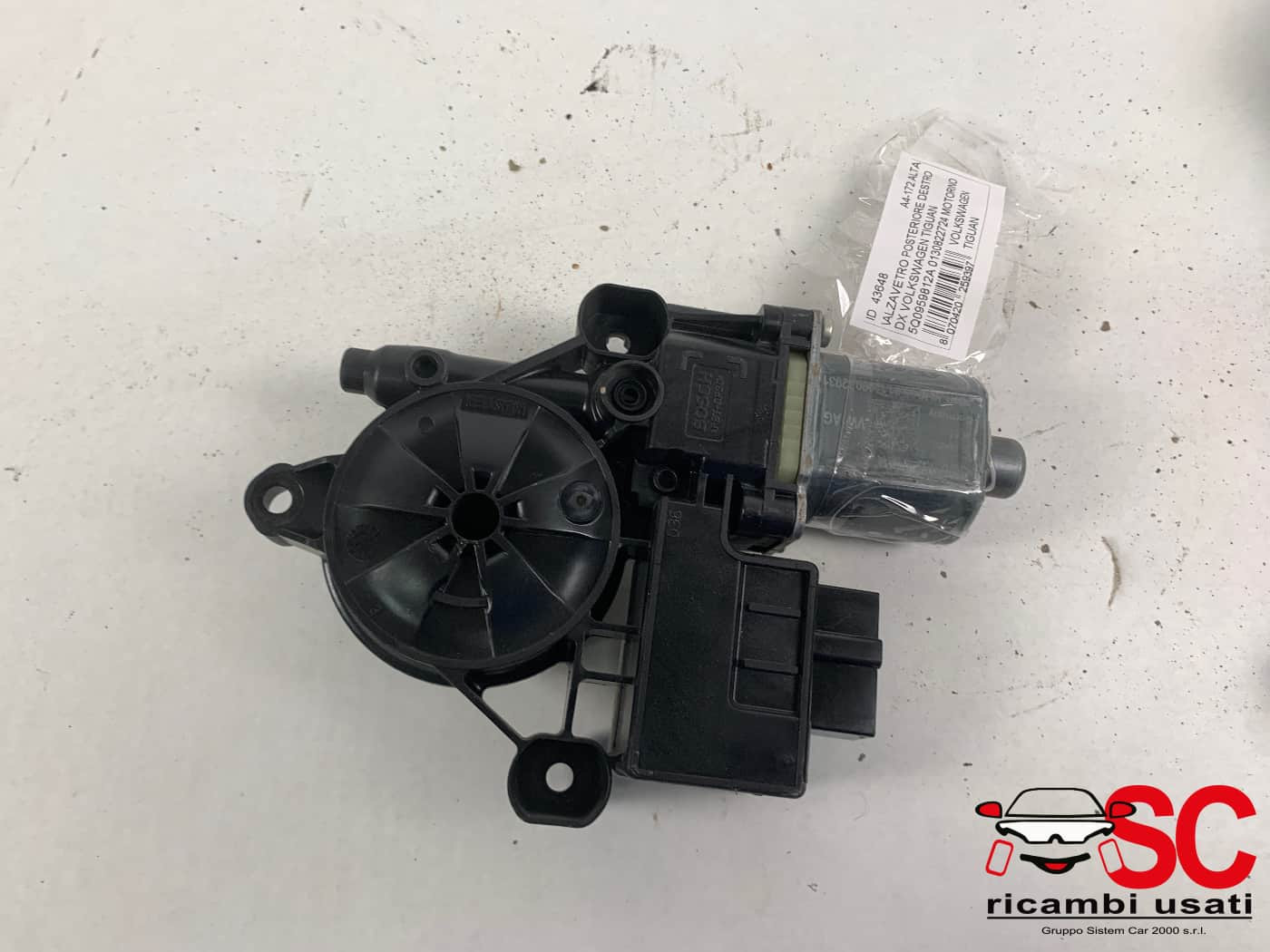 MOTORINO ALZAVETRO POSTERIORE DESTRA VOLKSWAGEN Tiguan Serie 0130822724 (16>)