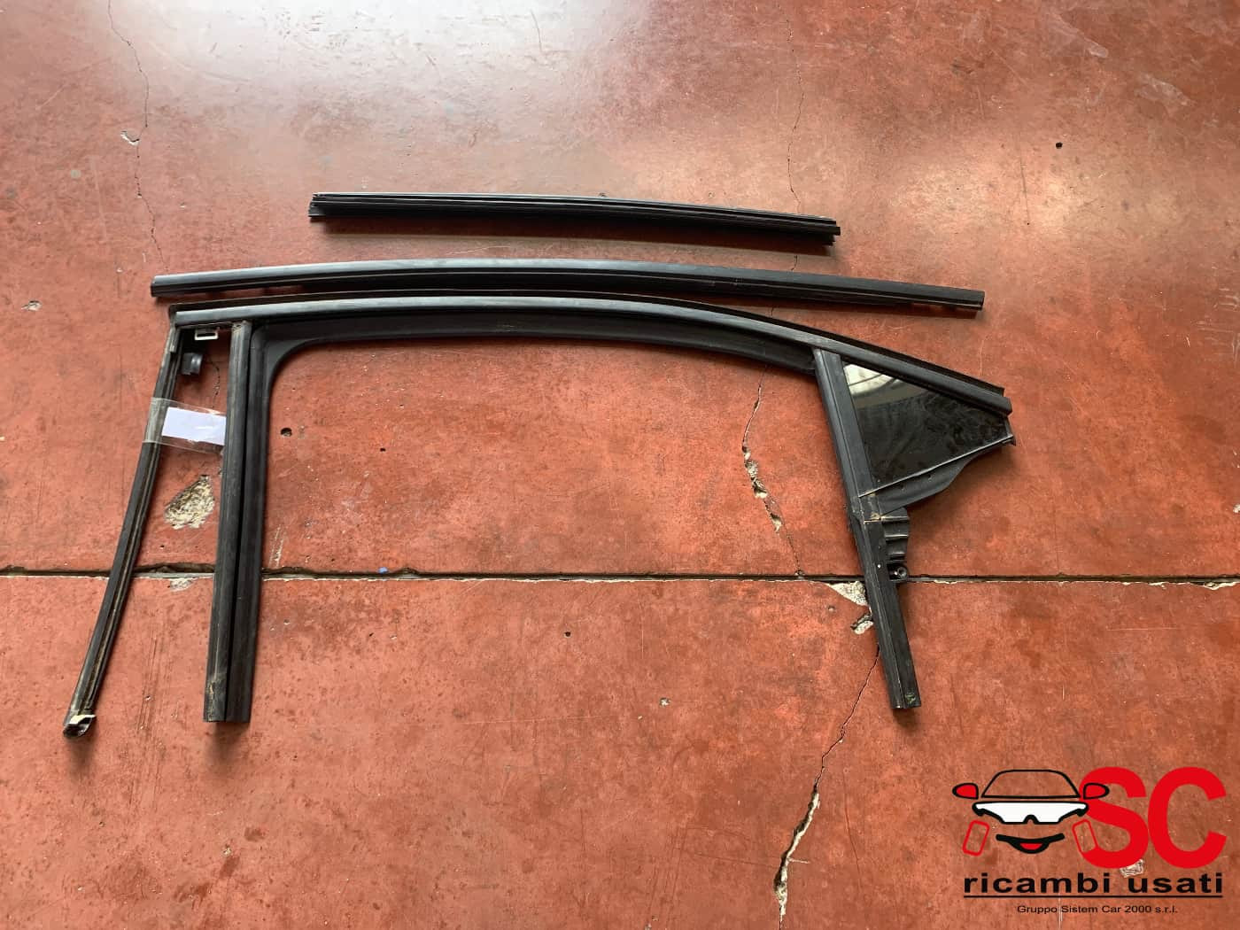 GUARNIZIONE PORTIERA POSTERIORE SINISTRA OPEL Mokka Serie 9841995280 (20>)