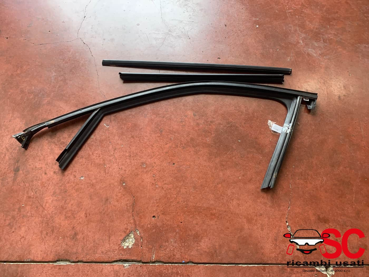 GUARNIZIONE PORTIERA ANTERIORE SINISTRA OPEL Mokka Serie 9834496980 (20>)