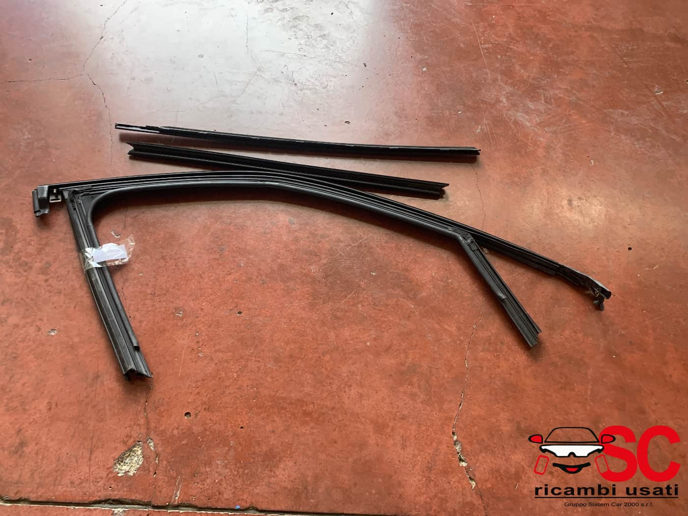 GUARNIZIONE PORTIERA ANTERIORE SINISTRA OPEL Mokka Serie 9834496980 (20>)