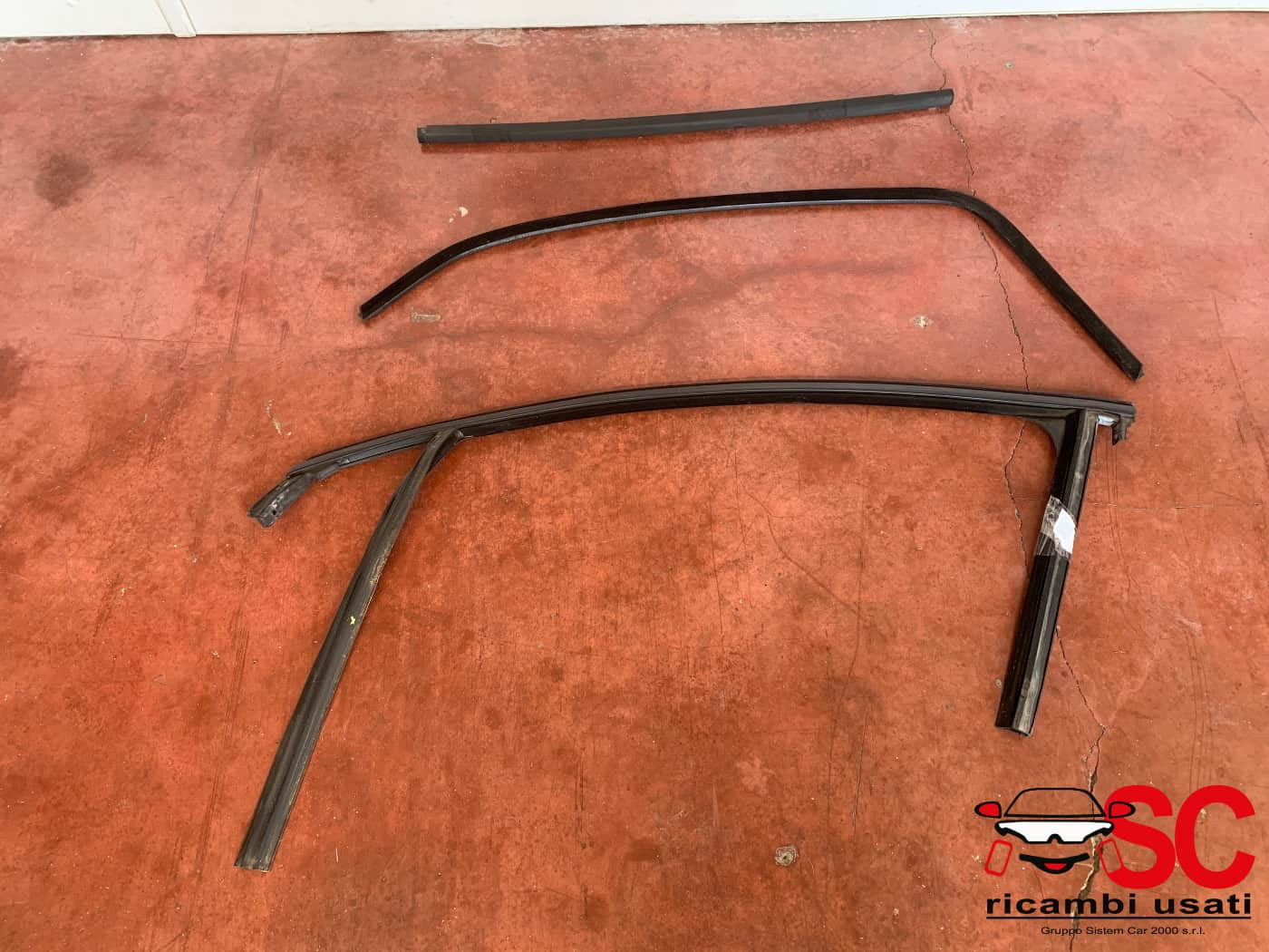 GUARNIZIONE PORTIERA ANTERIORE SINISTRA LANCIA Ypsilon 4° Serie 51932507 (11>23)