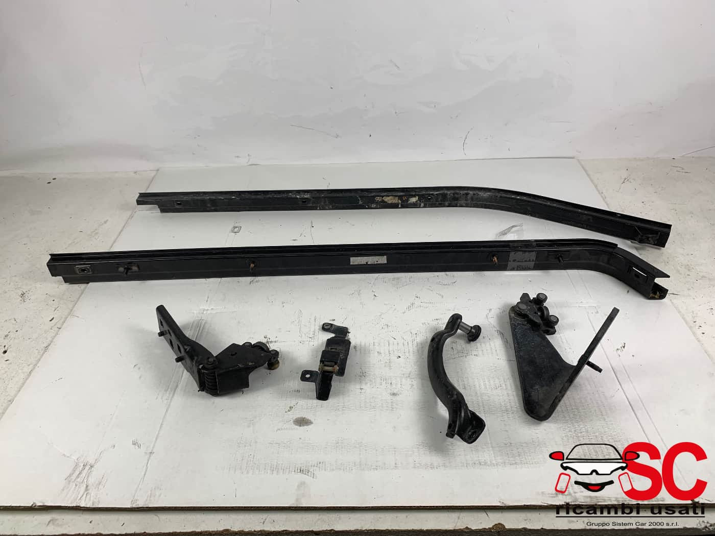 745927011R GUIDA PORTA SCORREVOLE DESTRA RENAULT Trafic Serie diesel