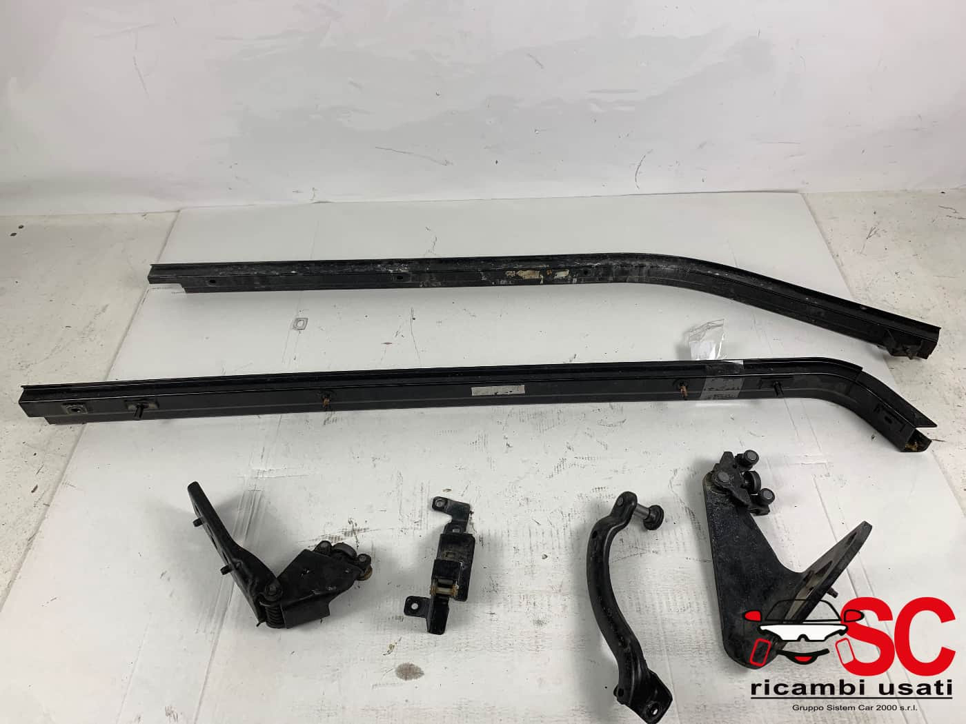 745927011R GUIDA PORTA SCORREVOLE DESTRA RENAULT Trafic Serie diesel