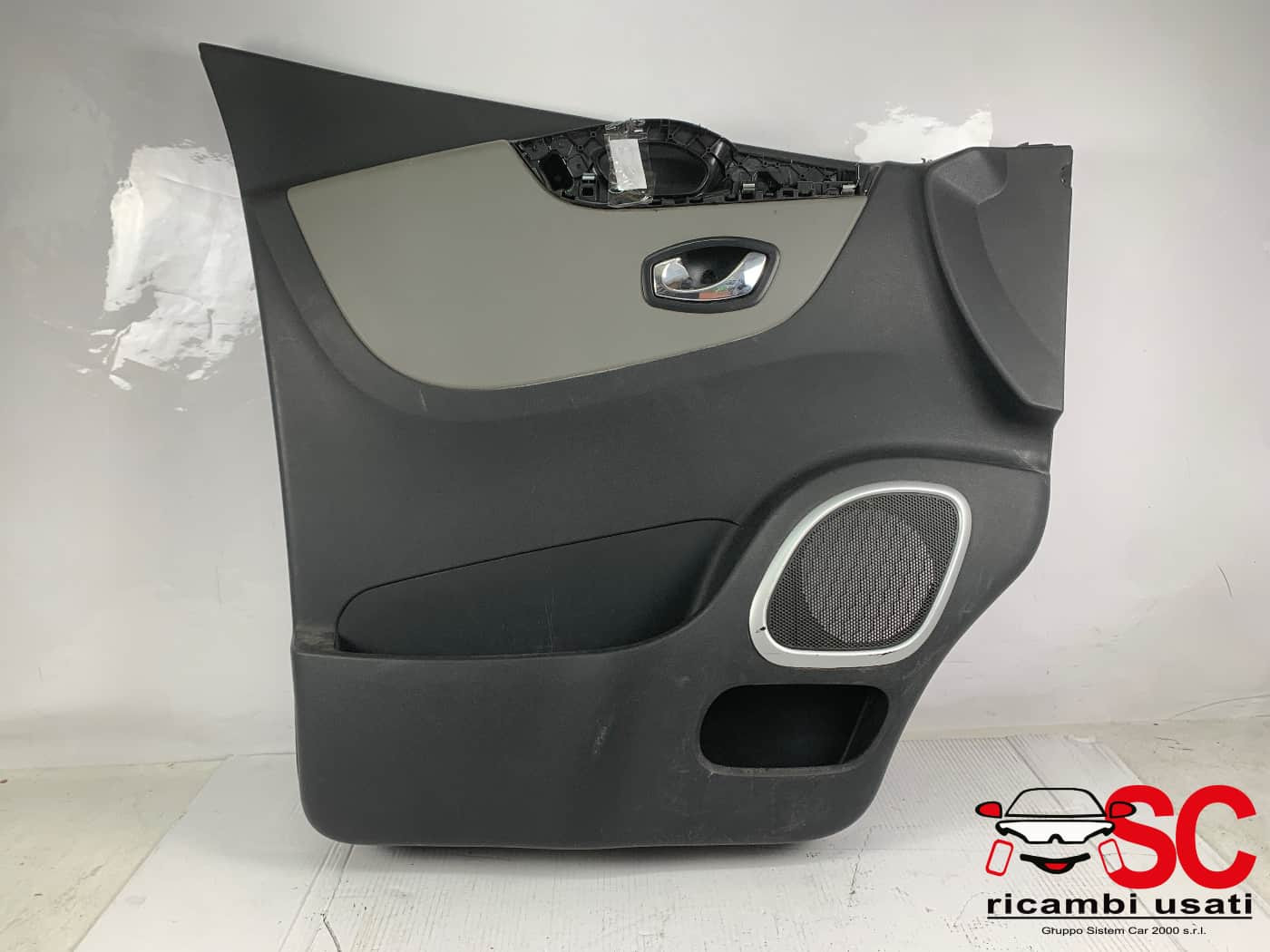 PANNELLO INTERNO PORTIERA ANT SX RENAULT Trafic Serie 809010596R (14>)