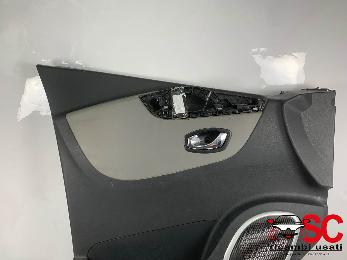 PANNELLO INTERNO PORTIERA ANT SX RENAULT Trafic Serie 809010596R (14>)