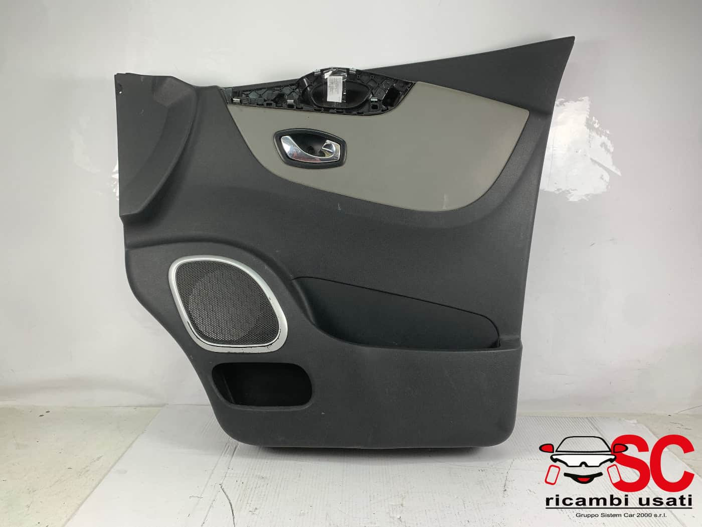 PANNELLO INTERNO PORTIERA ANT DX RENAULT Trafic Serie 809005451R (14>)