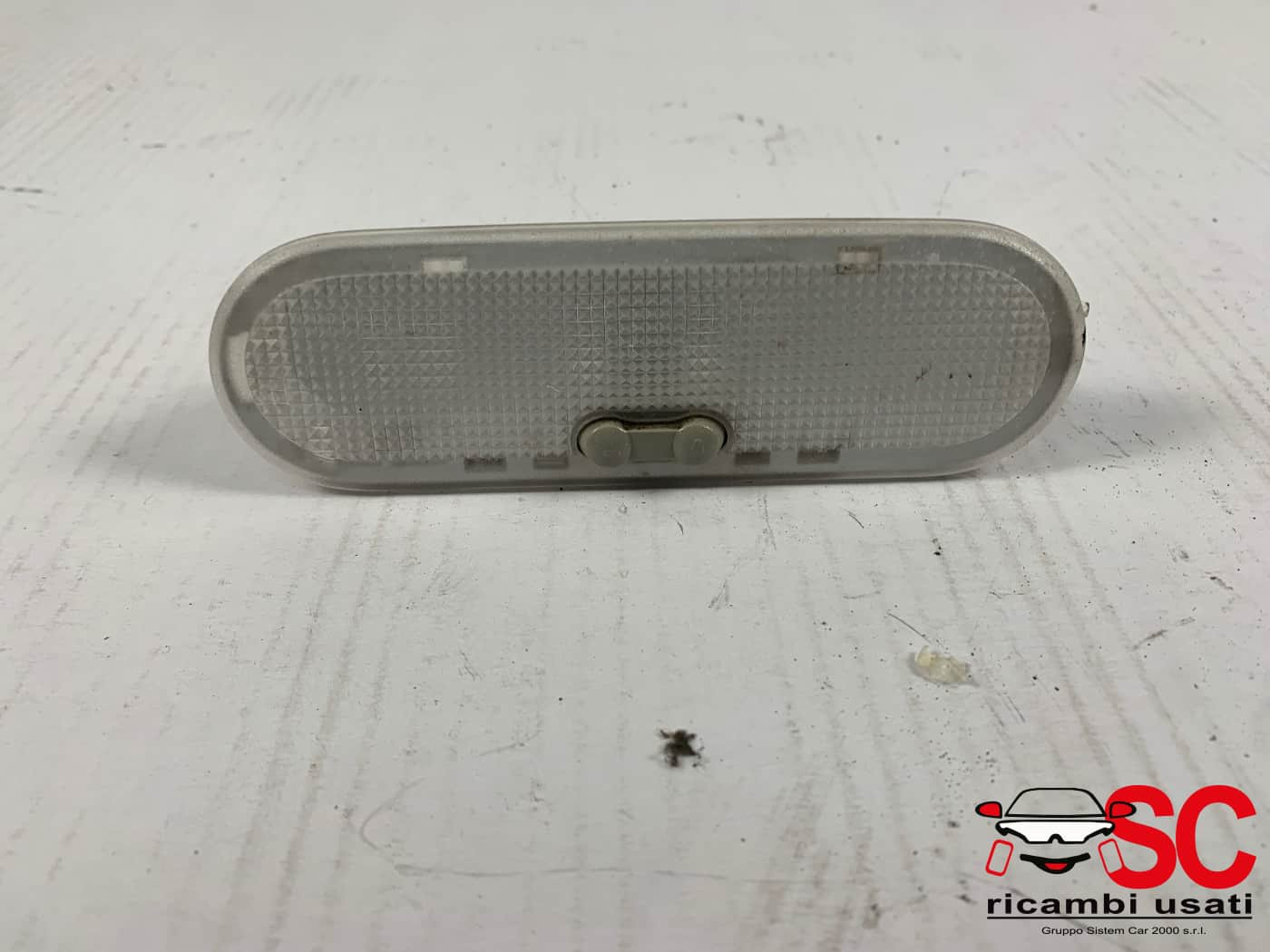 PLAFONIERA RENAULT Trafic Serie 8200439421 (14>)