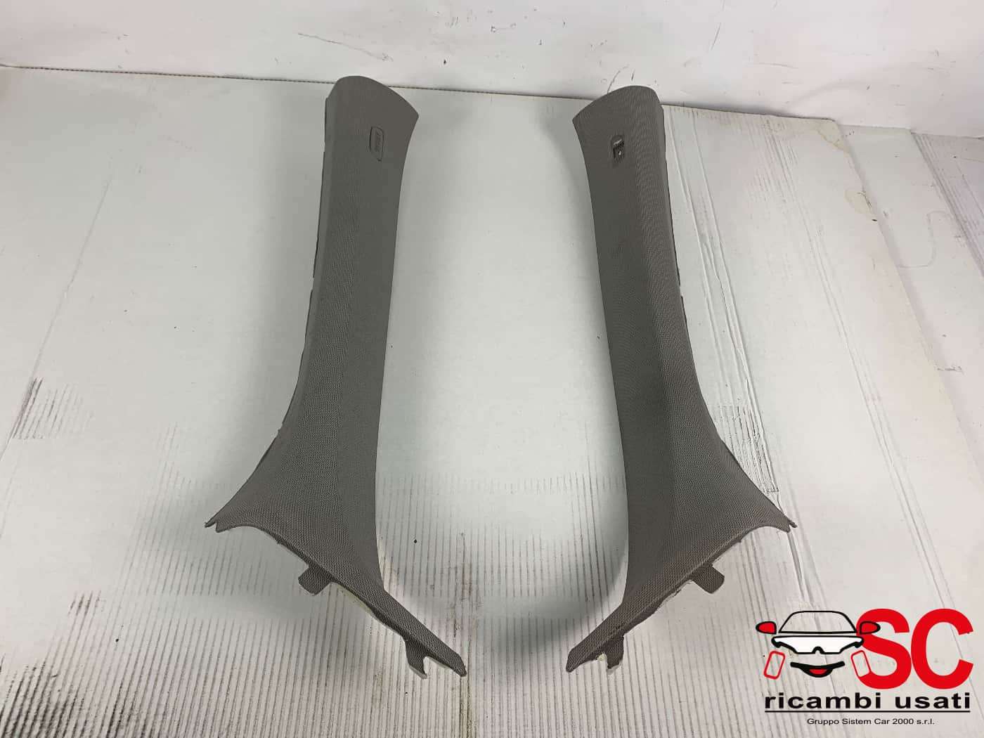 RIVESTIMENTO MONTANTE ANTERIORE SX E DX BMW X1 Serie (F48) 51437402608 51437402607 (15>)