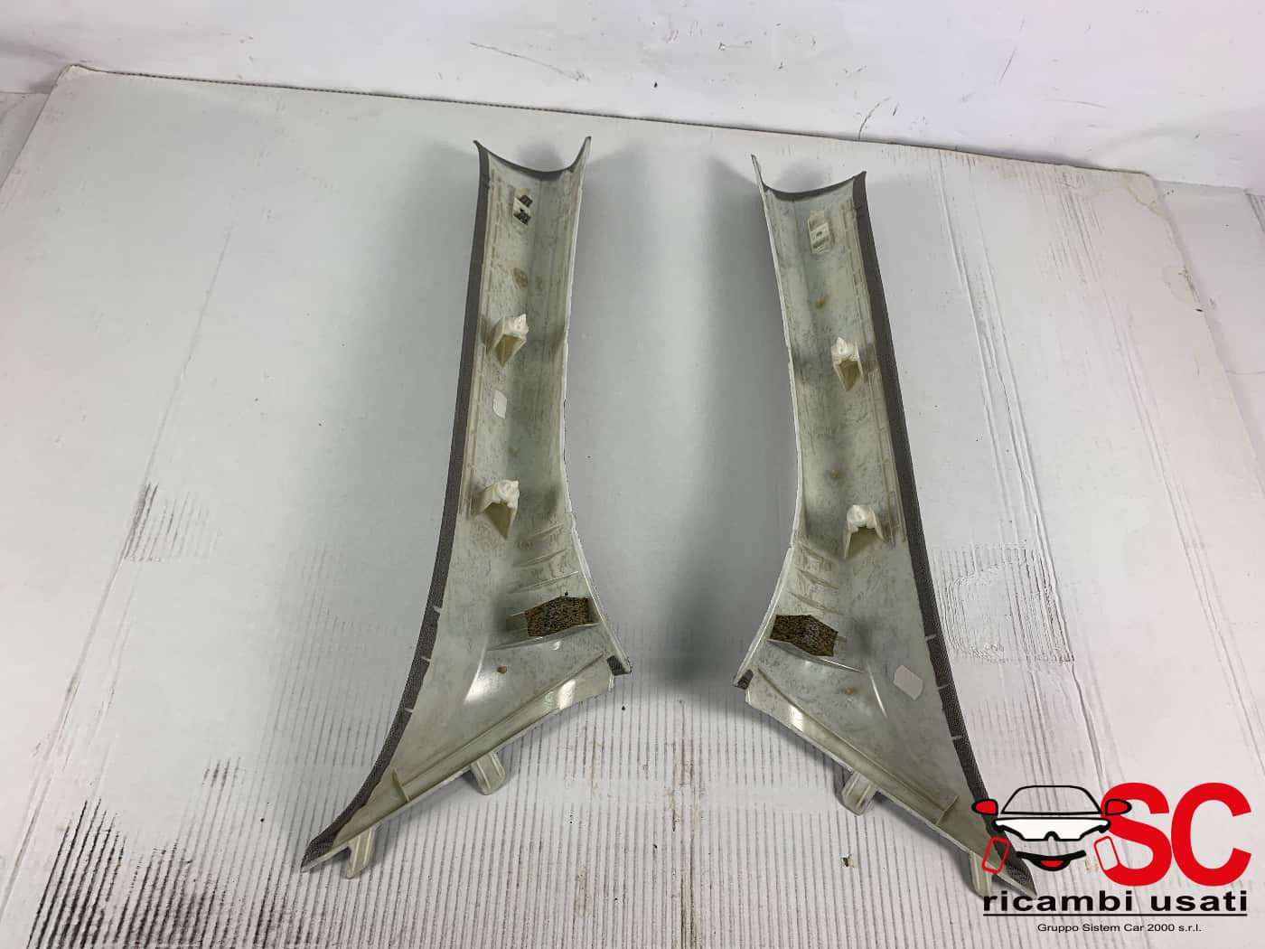 RIVESTIMENTO MONTANTE ANTERIORE SX E DX BMW X1 Serie (F48) 51437402608 51437402607 (15>)
