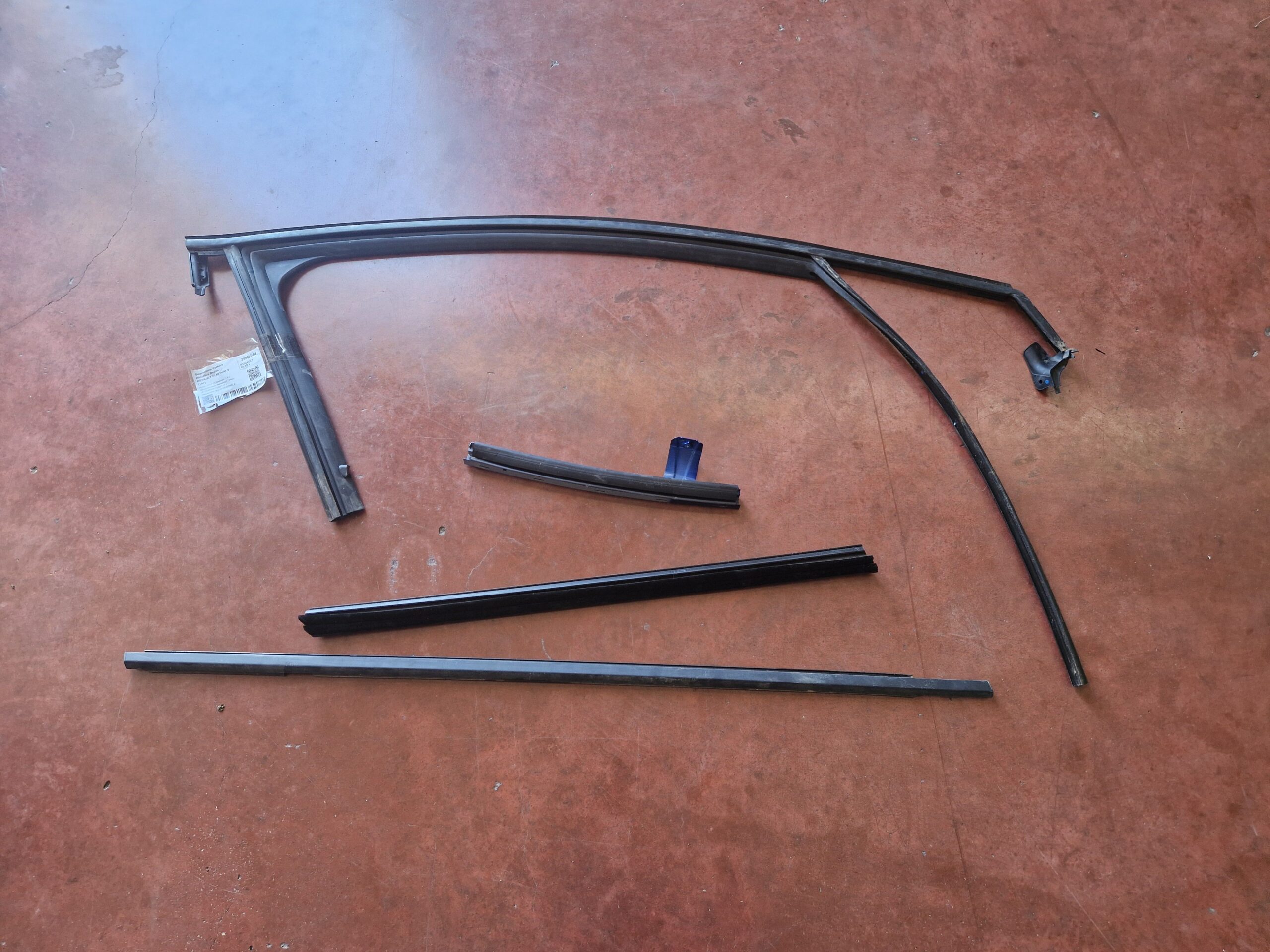 GUARNIZIONE PORTIERA ANTERIORE DESTRA RENAULT CLIO Serie V 803306673R H4M C6 (19>)