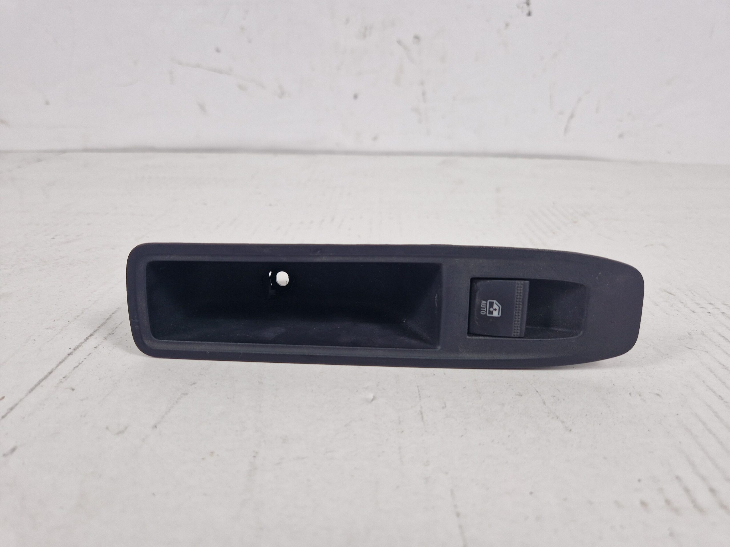 PULSANTE ALZAVETRO POSTERIORE SINISTRO RENAULT CLIO Serie V 254218388R H4M C6 (19>)