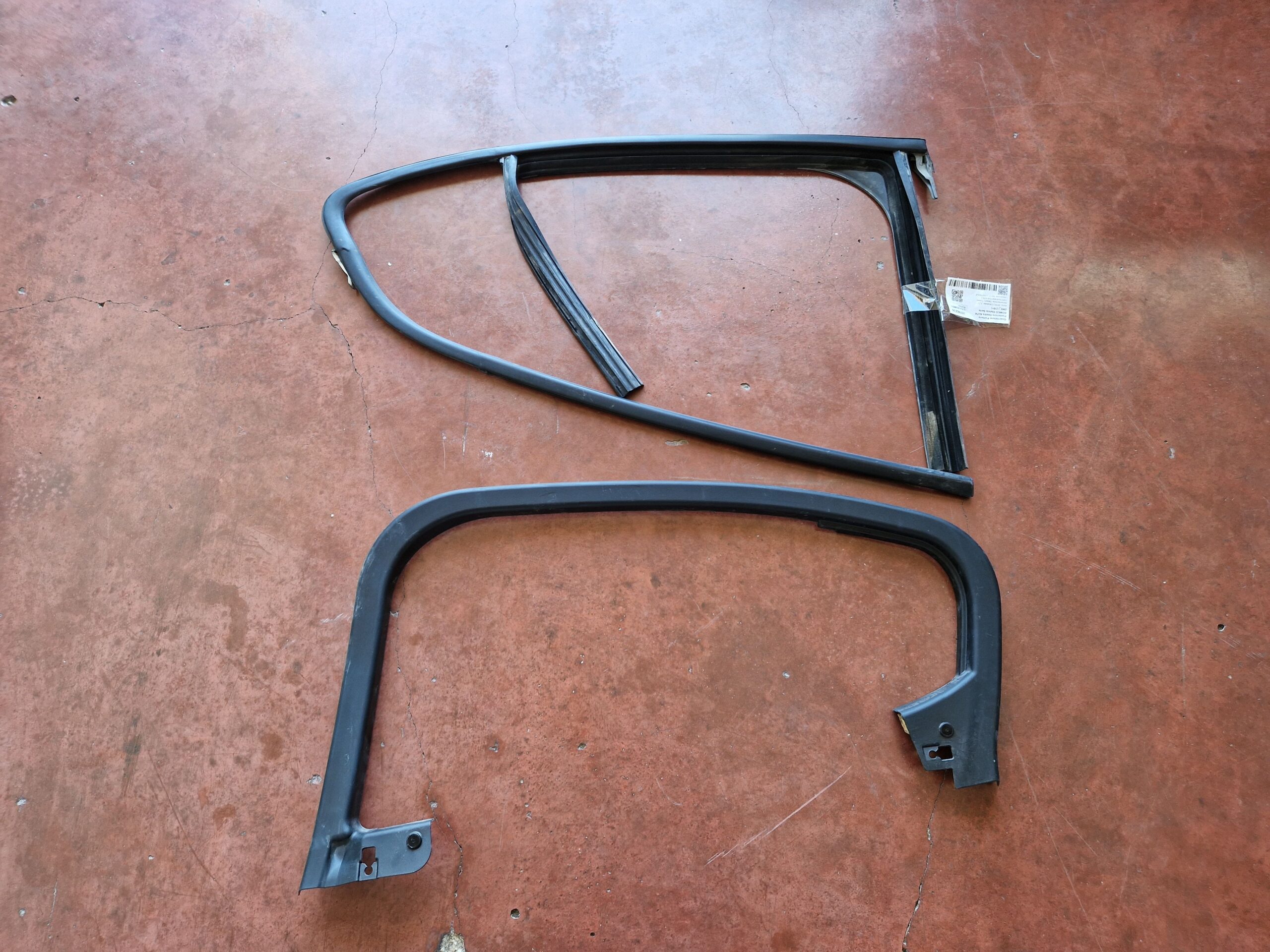 GUARNIZIONE PORTIERA POSTERIORE DESTRA ALFA ROMEO Stelvio Serie (949_) 50571170 55284529 (16>)