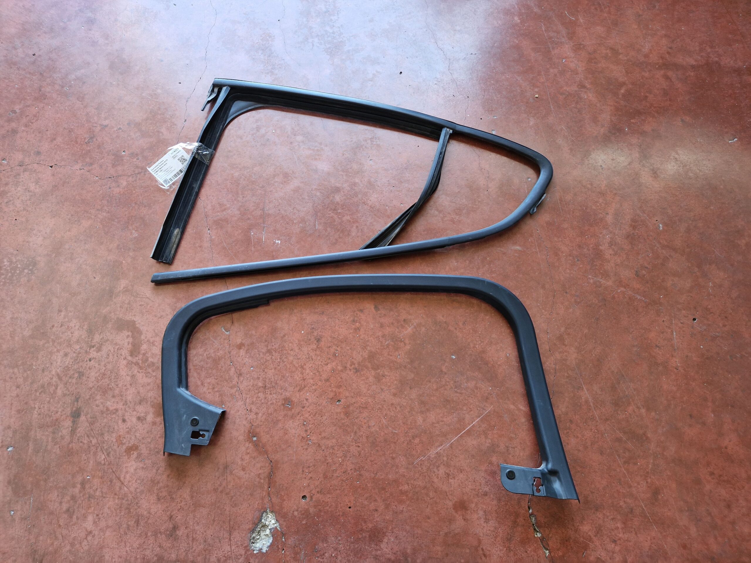 GUARNIZIONE PORTIERA POSTERIORE SINISTRA ALFA ROMEO Stelvio Serie (949_) 50571172 55284529 (16>)