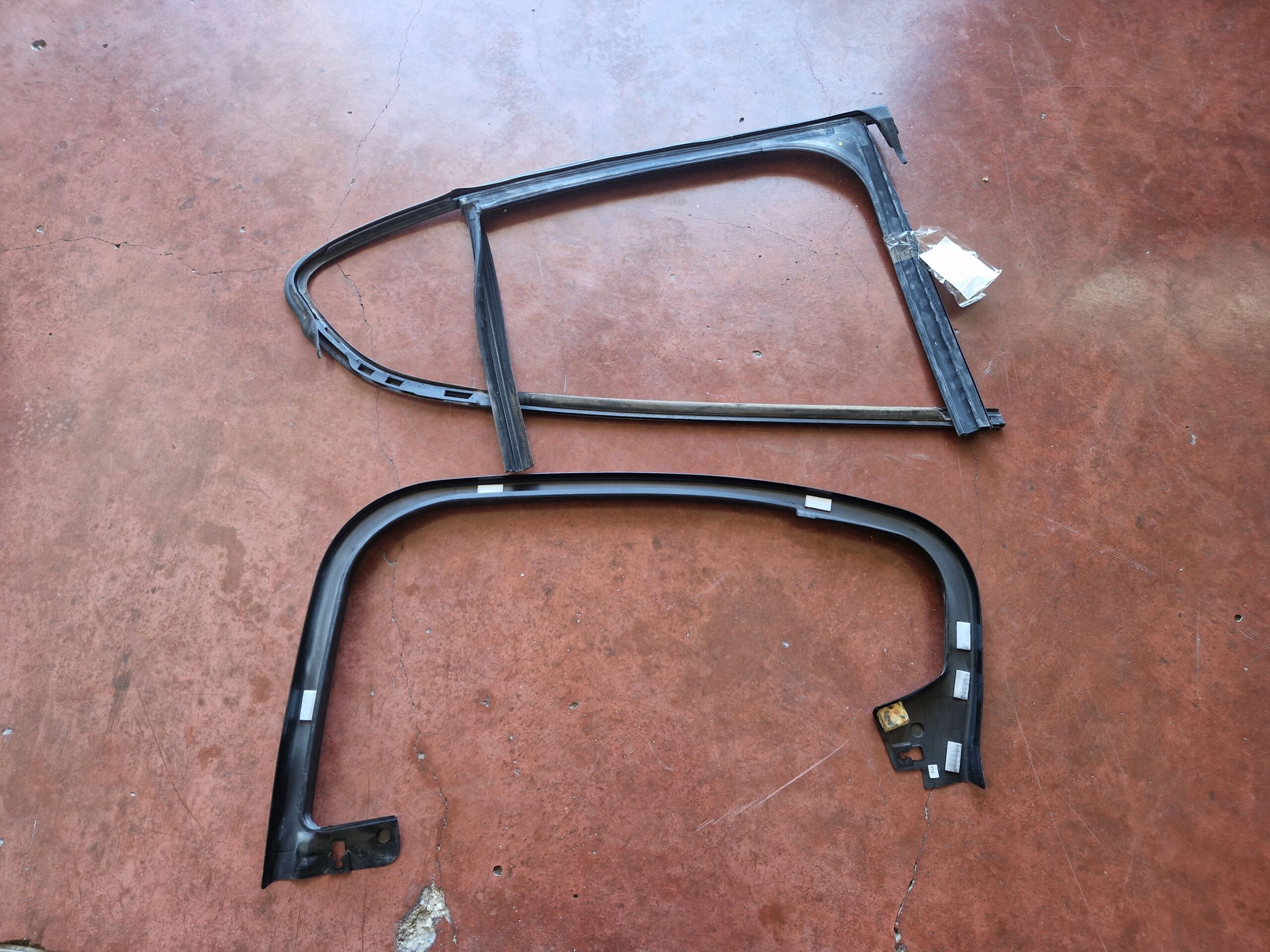 GUARNIZIONE PORTIERA POSTERIORE SINISTRA ALFA ROMEO Stelvio Serie (949_) 50571172 55284529 (16>)