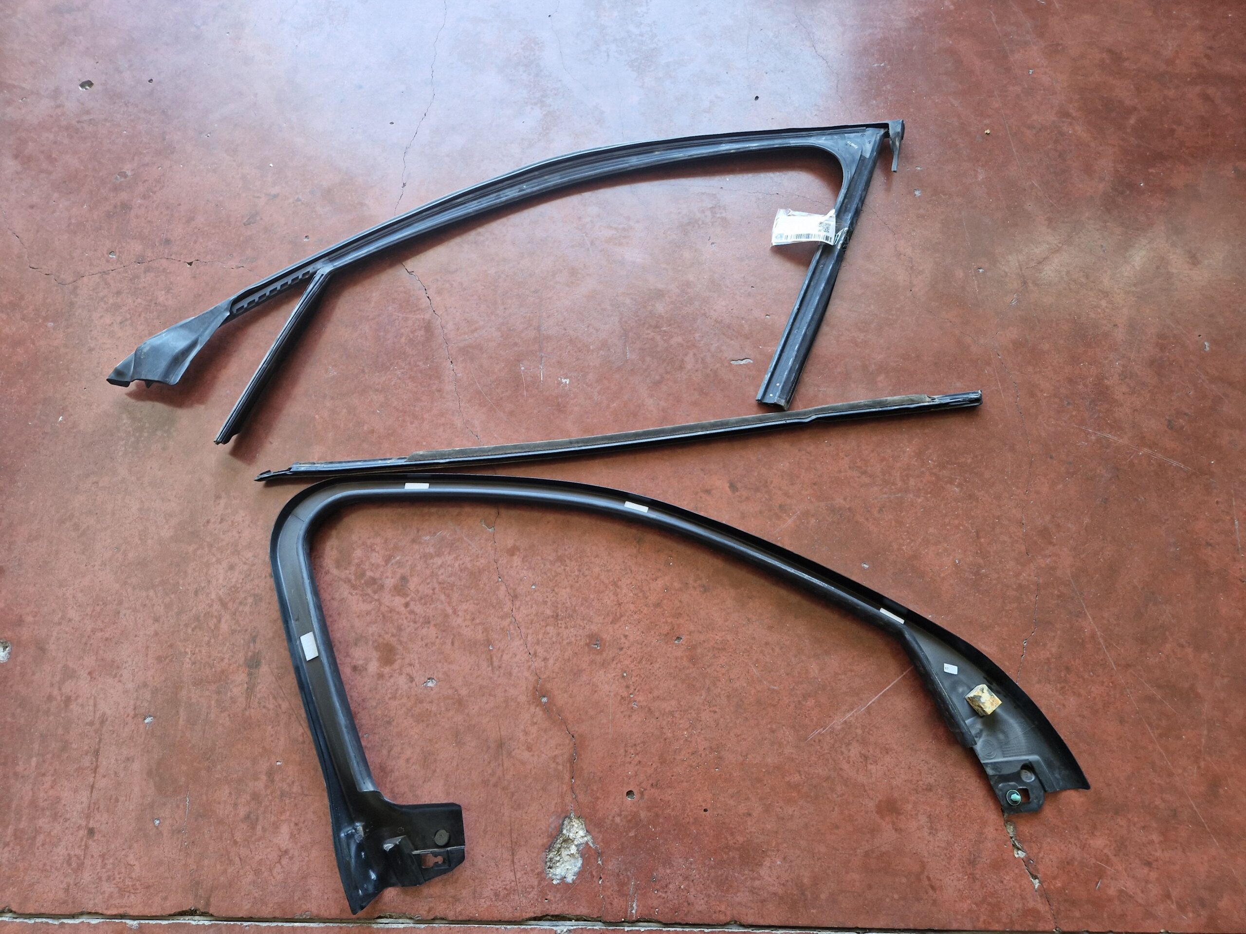 GUARNIZIONE PORTIERA ANTERIORE DESTRA ALFA ROMEO Stelvio Serie (949_) 50535374 (16>)