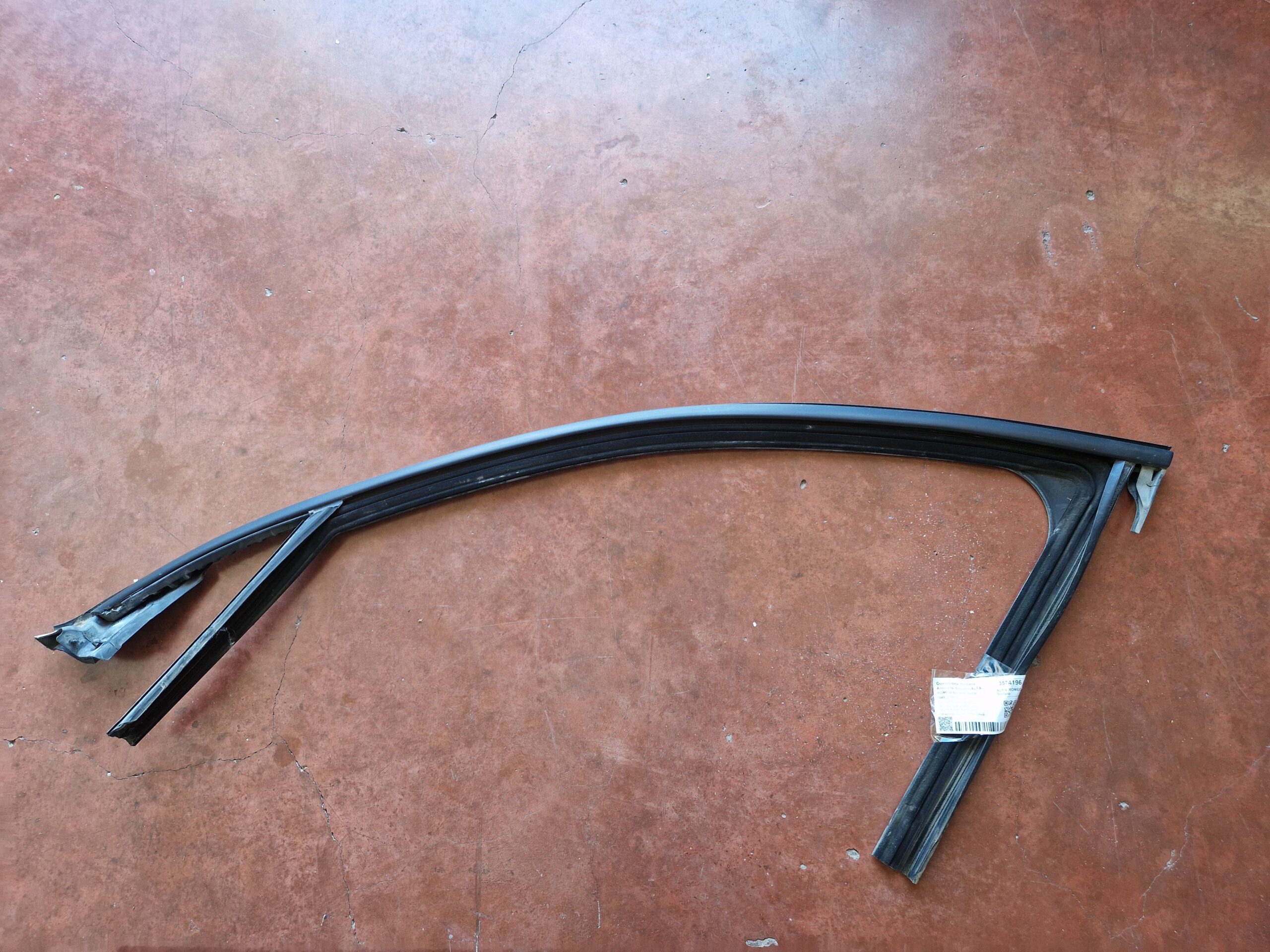 GUARNIZIONE PORTIERA ANTERIORE SINISTRA ALFA ROMEO Stelvio Serie (949_) 50571168 55284529 (16>)