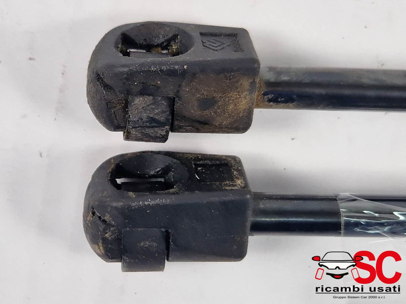 PISTONCINI COFANO POST. DR 3.0 Serie J696309010 (22>)