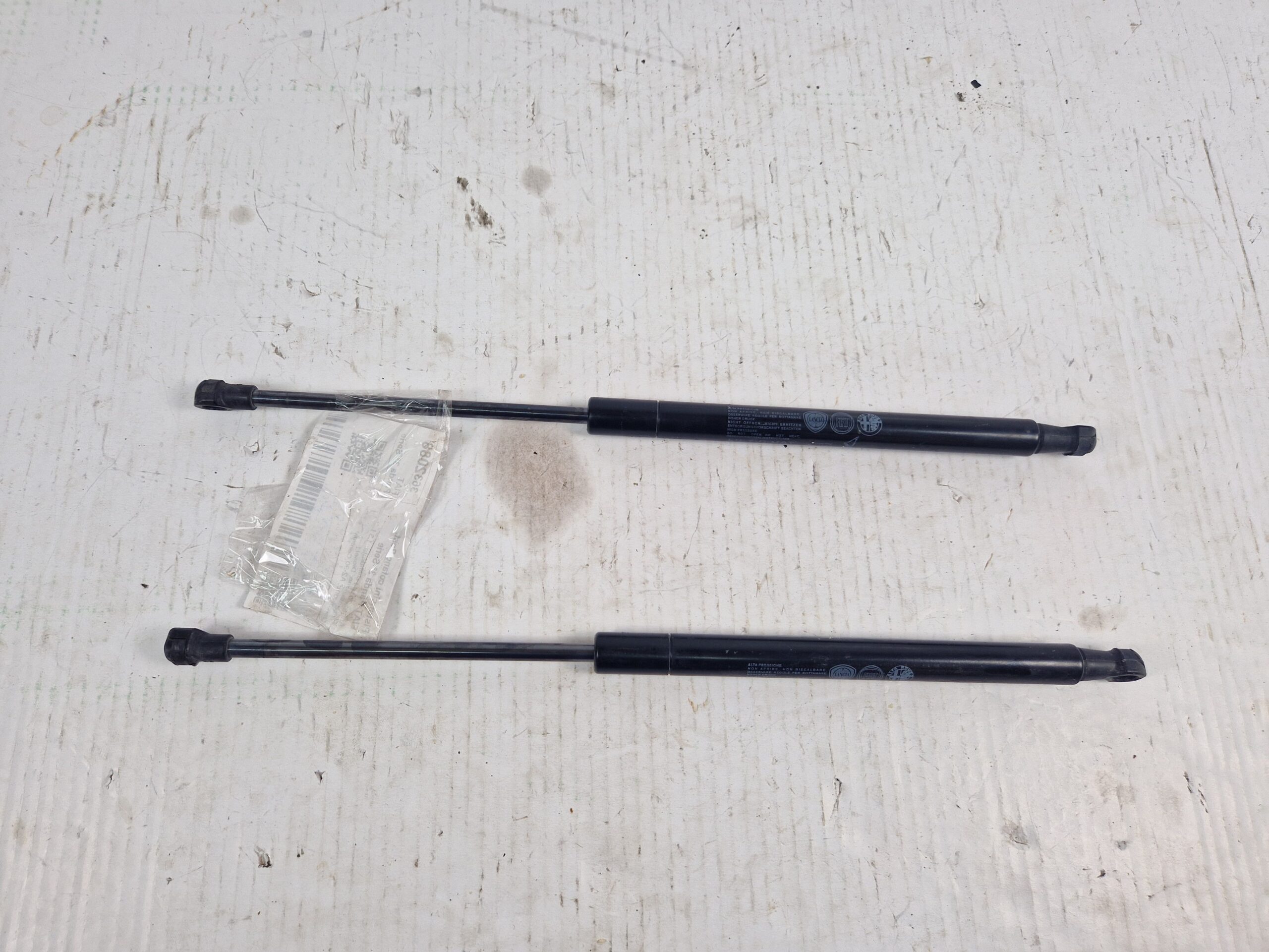 PISTONCINI COFANO POST. FIAT Panda 3° Serie 51841634 (12>)