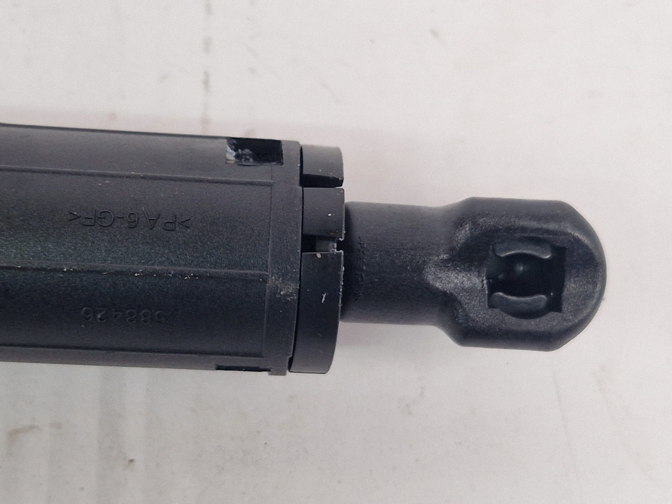 PISTONCINO COFANO POSTERIORE DESTRO MERCEDES Vito Serie (W447) A4479800064 (14>)