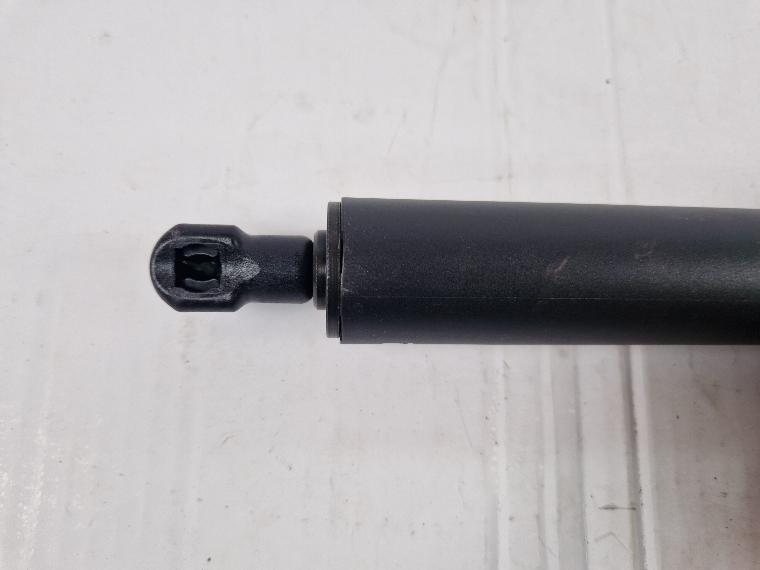 PISTONCINO COFANO POSTERIORE DESTRO MERCEDES Vito Serie (W447) A4479800064 (14>)