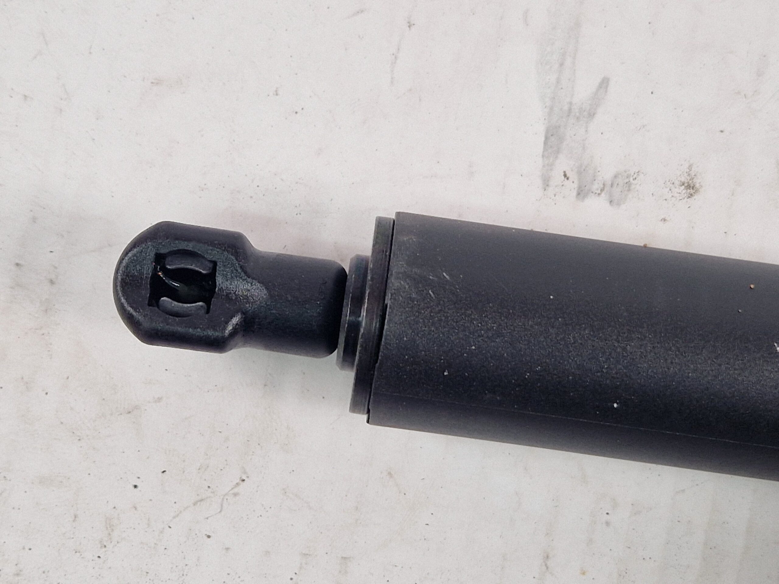 PISTONCINO COFANO POSTERIORE SINISTRO MERCEDES Vito Serie (W447) A4479800064 (14>)