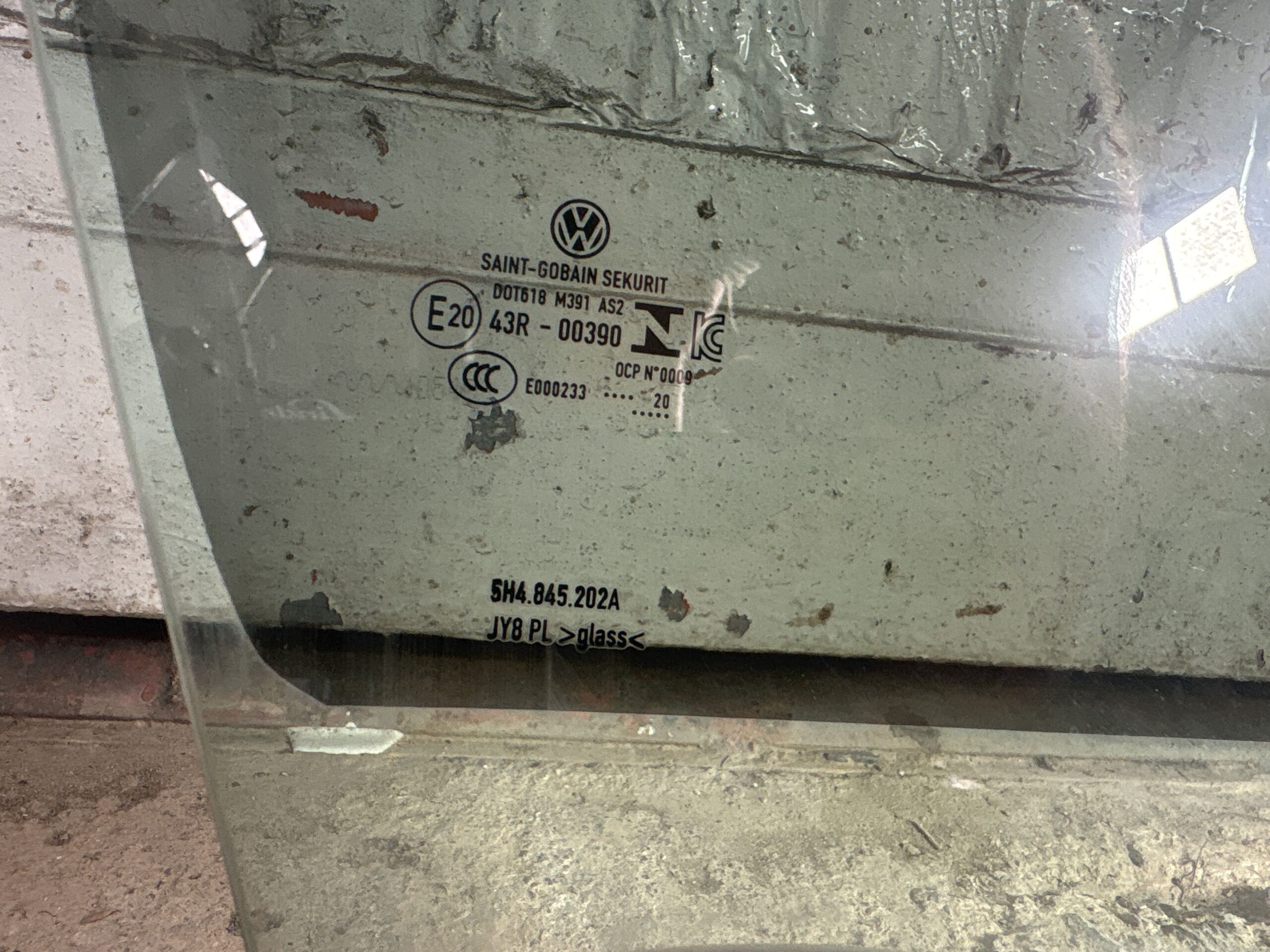 VETRO SCENDENTE ANTERIORE DESTRO VOLKSWAGEN Golf Serie VIII 5H4845202A DSU (19>)
