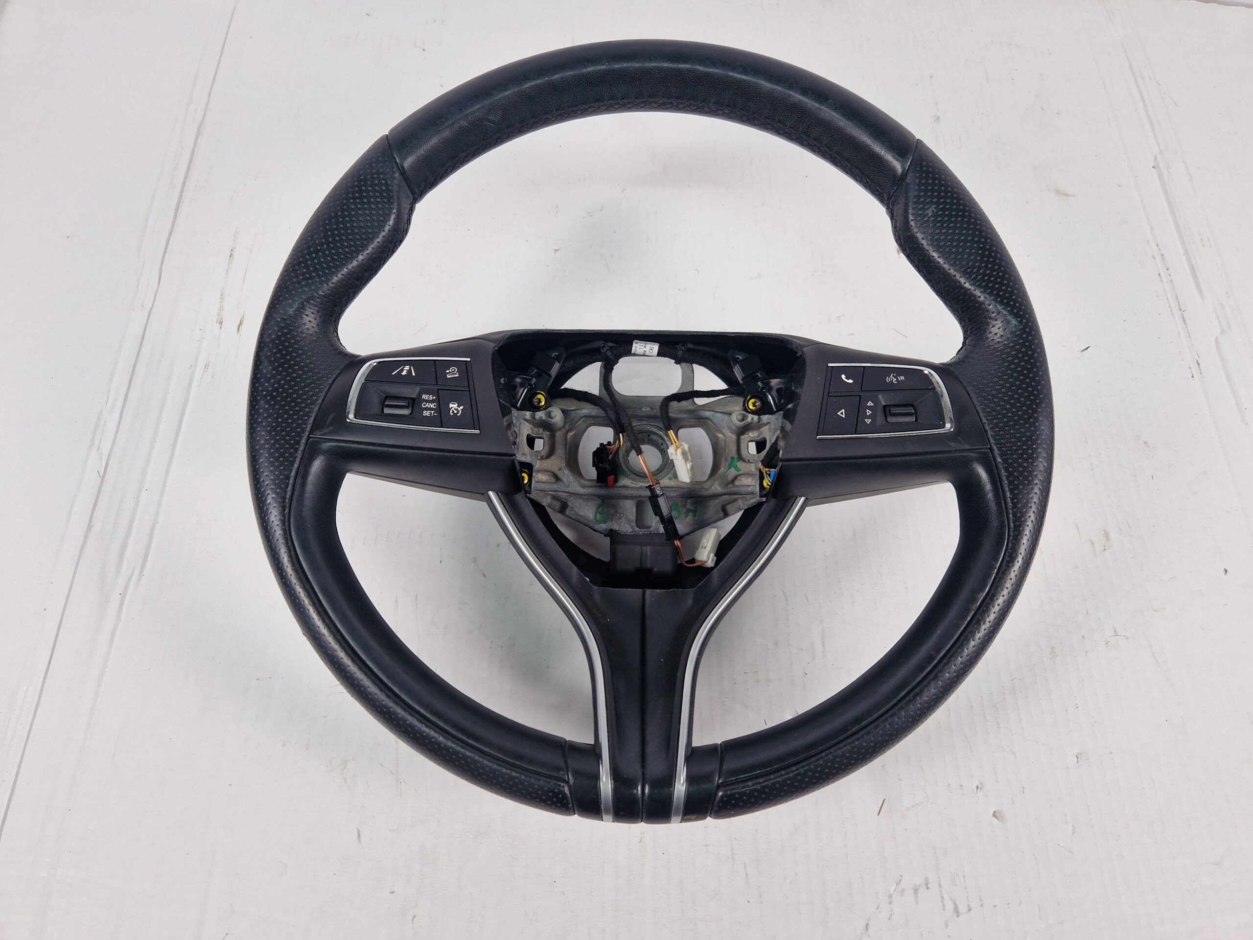VOLANTE MASERATI Levante Serie 06700897800 (16>)