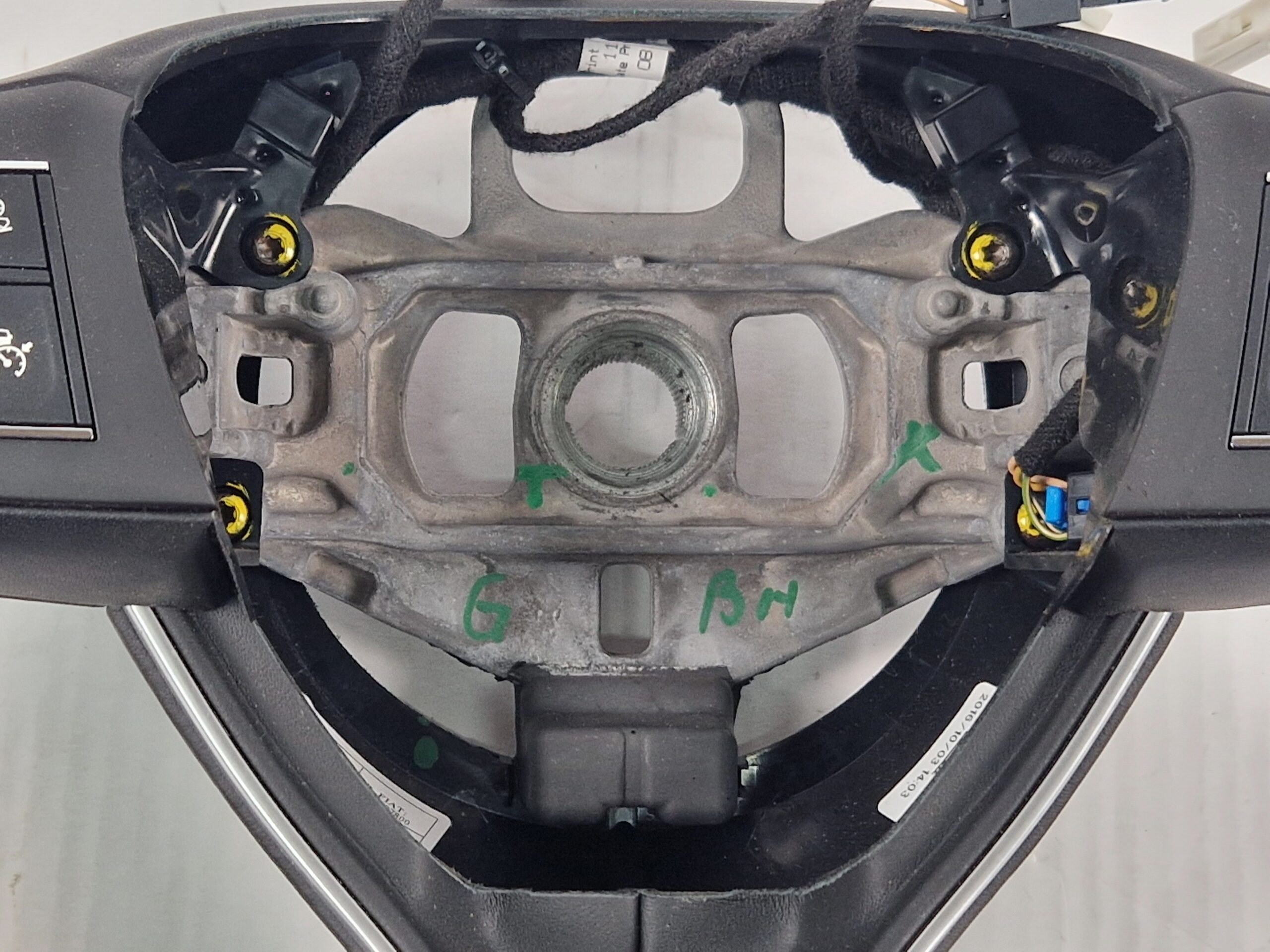 VOLANTE MASERATI Levante Serie 06700897800 (16>)