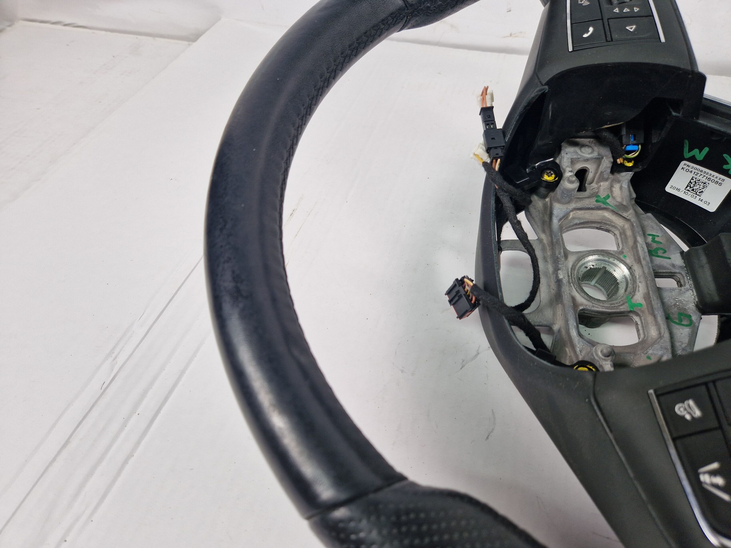 VOLANTE MASERATI Levante Serie 06700897800 (16>)